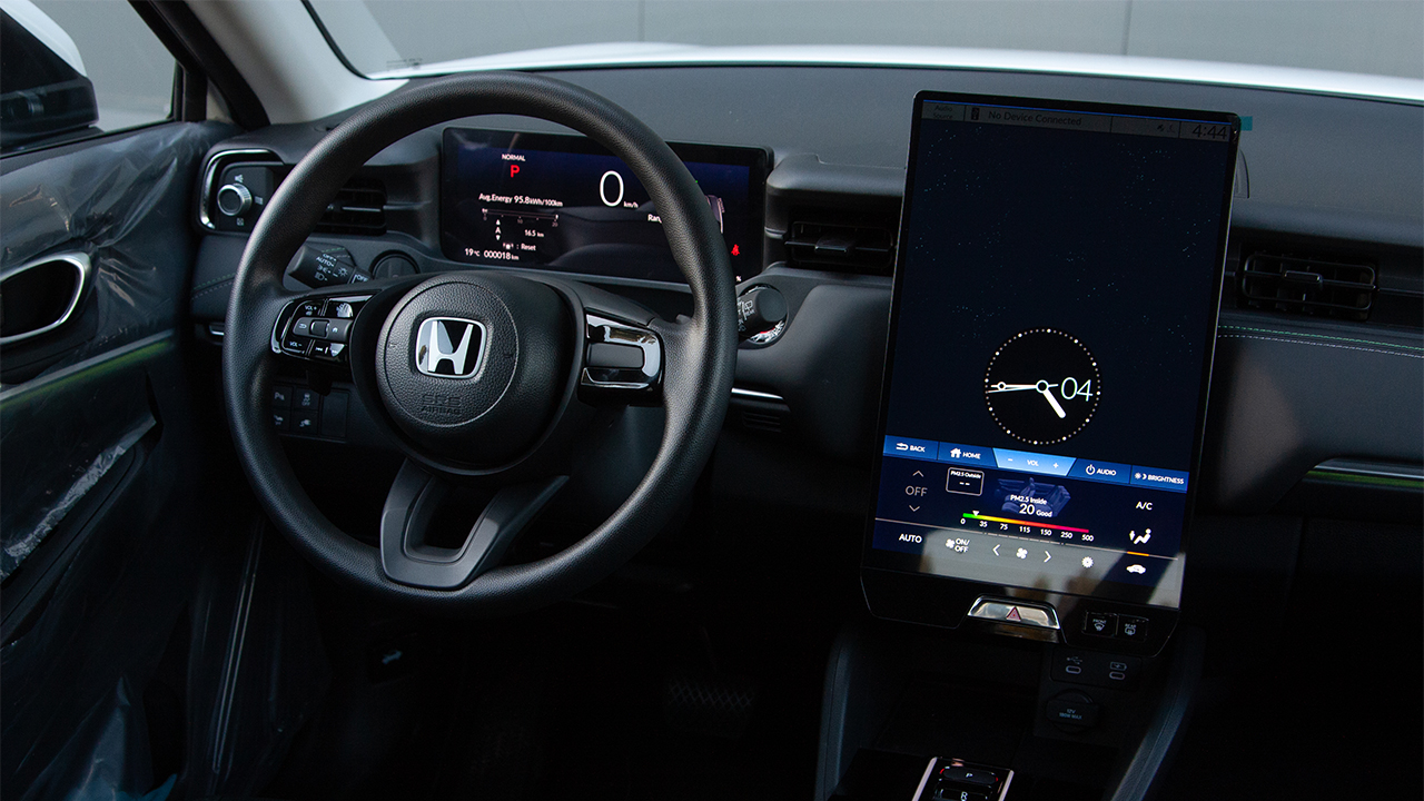 Honda e:NP1 e-Chi white - фото салон