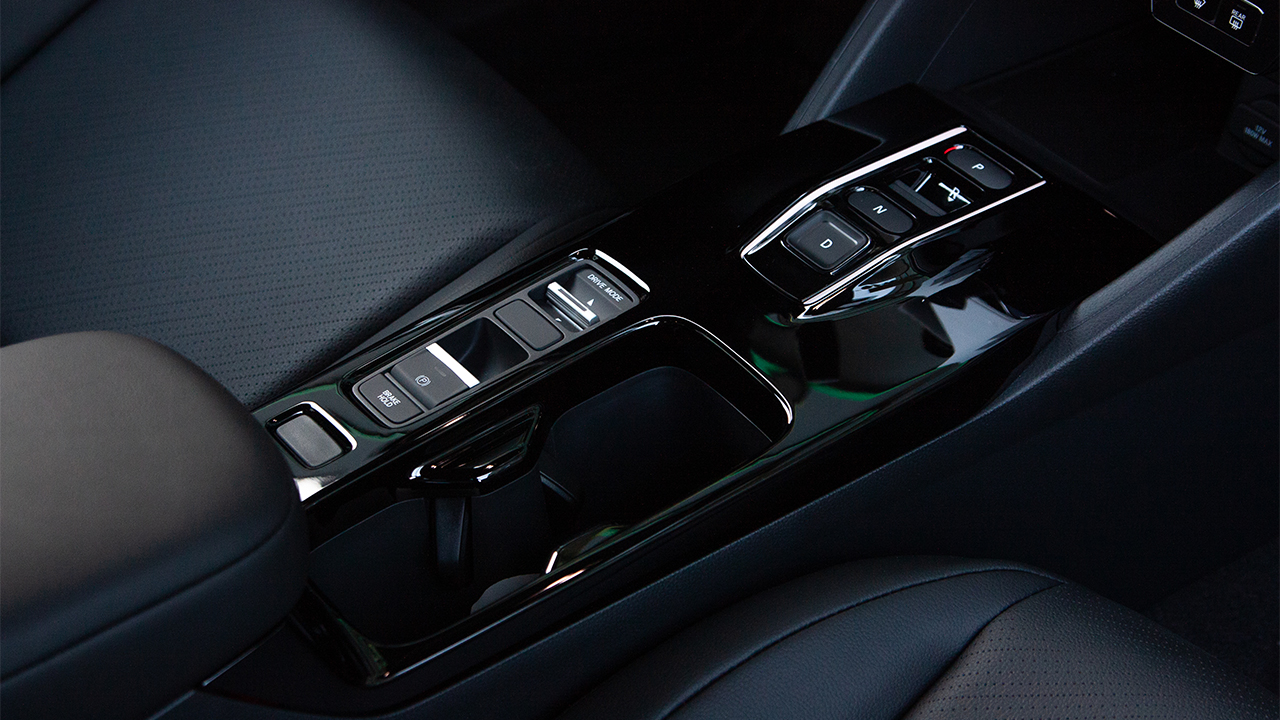Honda e:NP1 e-Chi white - фото салон 9