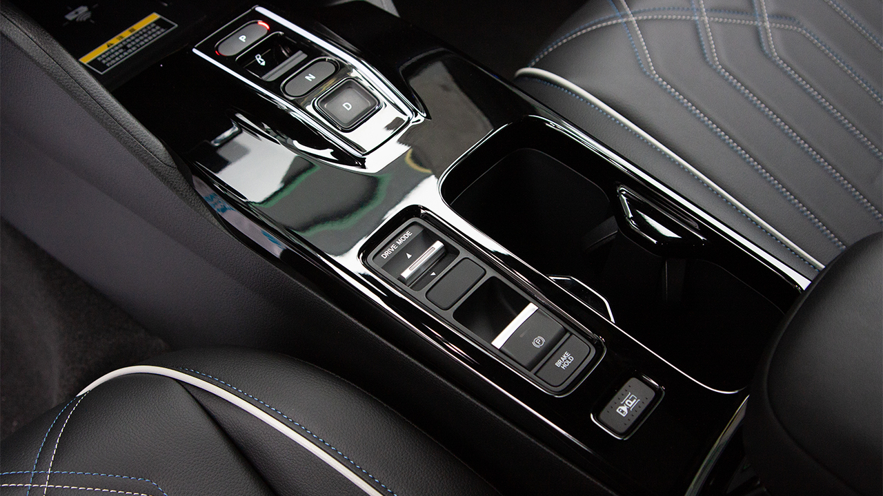 Honda e:NS1 e-Border white - фото салон 7