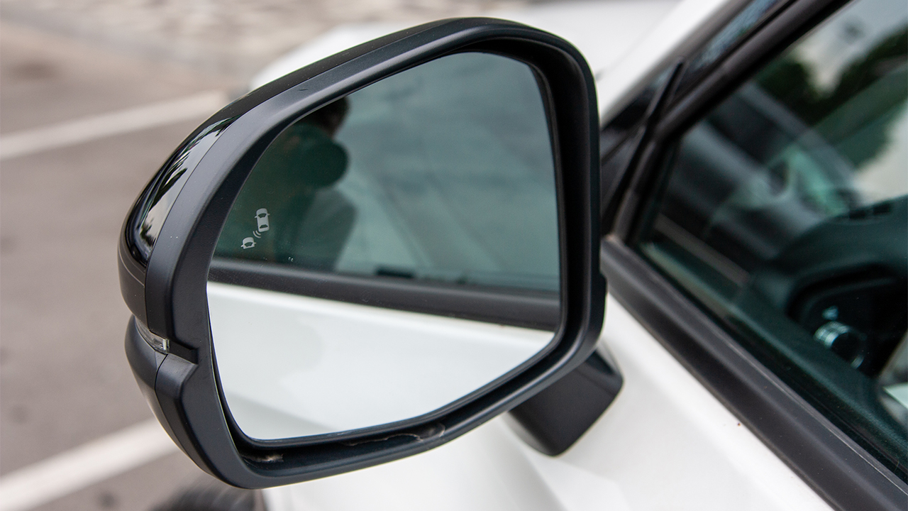 Honda e:NS1 e-Border white - фото салон 14