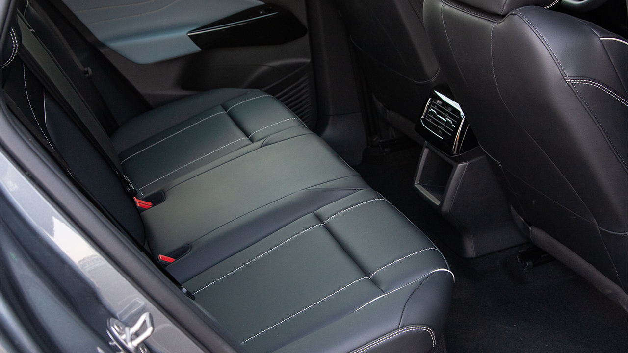 Volkswagen ID.4 X Pure Plus gray - фото салон 9
