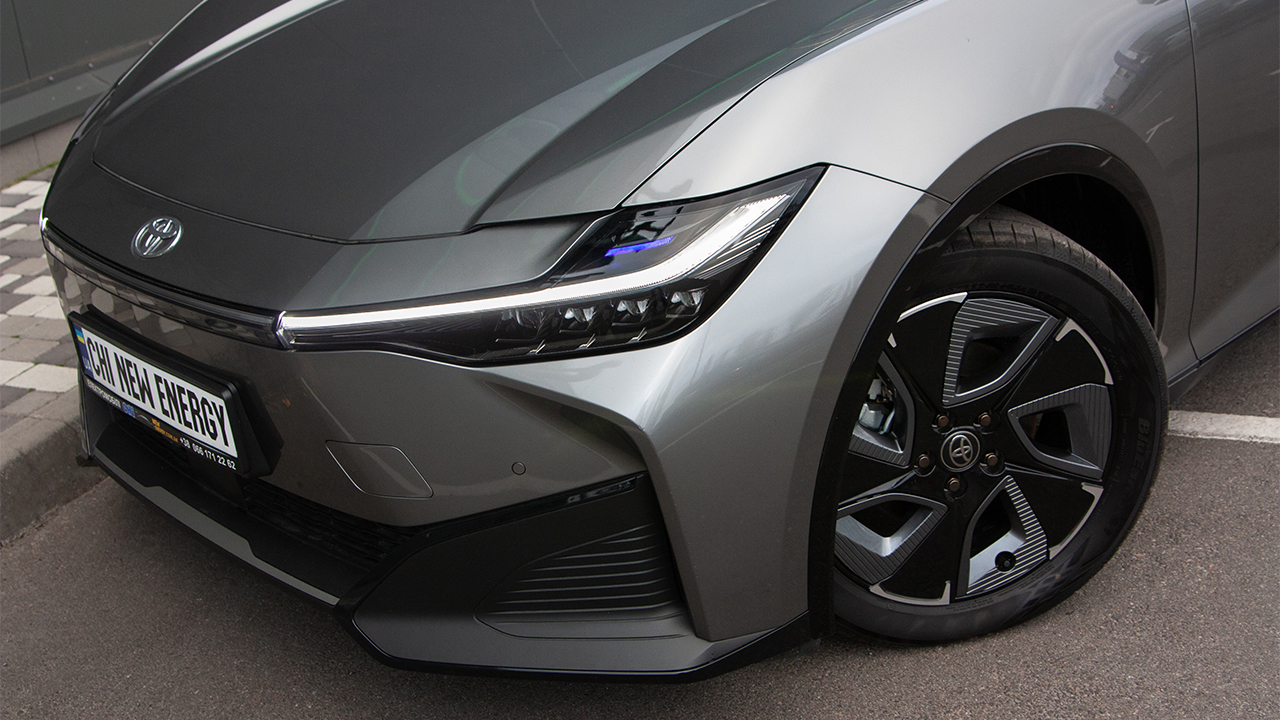Toyota bZ3 Long Range Premium gray - фото 2