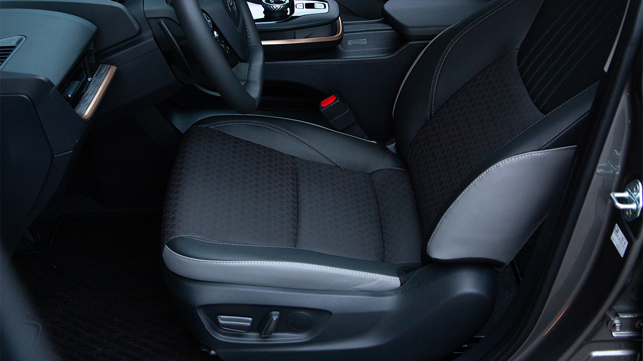 Toyota bZ3 Long Range Premium gray - фото салон 11