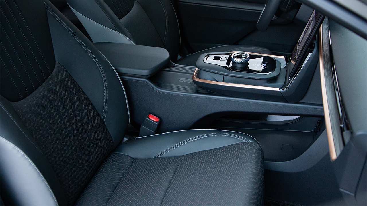 Toyota bZ3 Long Range Premium gray - фото салон 12