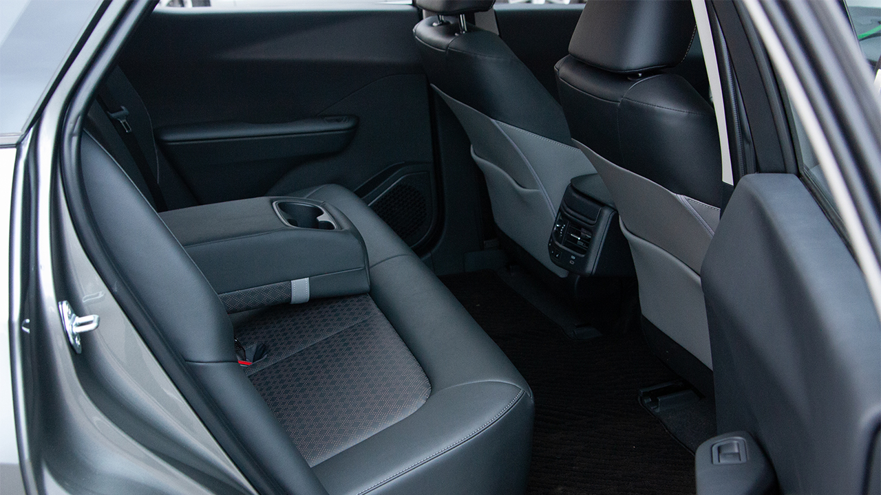 Toyota bZ3 Long Range Premium gray - фото салон 15