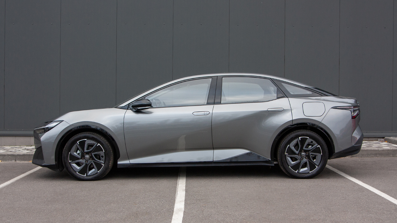 Toyota bZ3 Long Range Premium gray - фото 3
