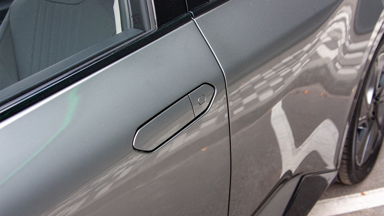 Toyota bZ3 Long Range Premium gray - фото 9