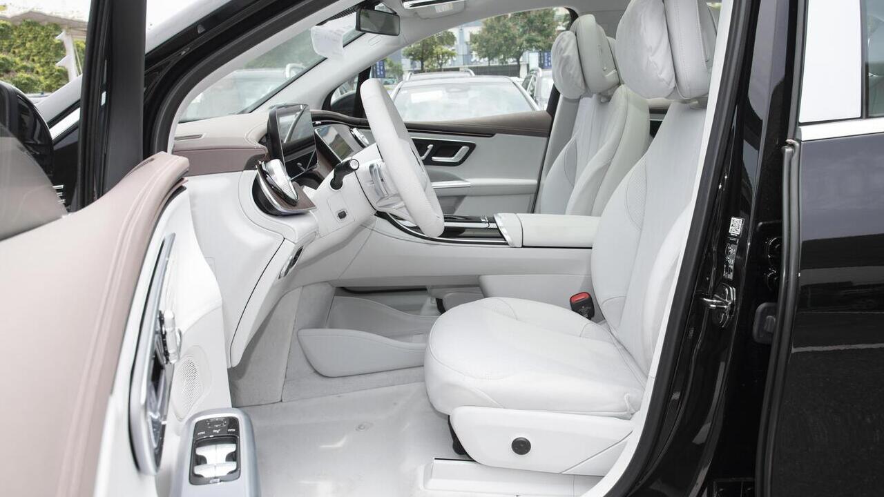 Mercedes-Benz EQE SUV 500 4MATIC Pioneer black - фото салон 6