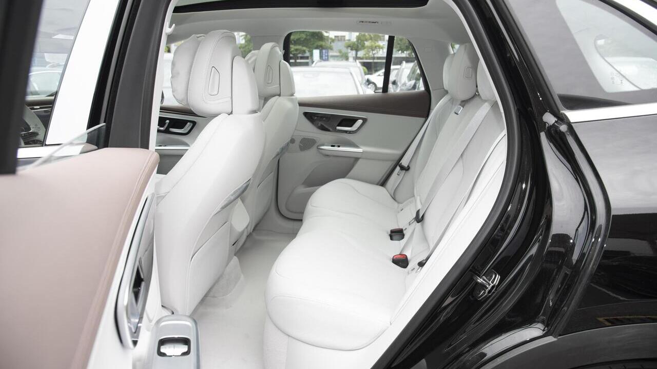 Mercedes-Benz EQE SUV 500 4MATIC Pioneer black - фото салон 9
