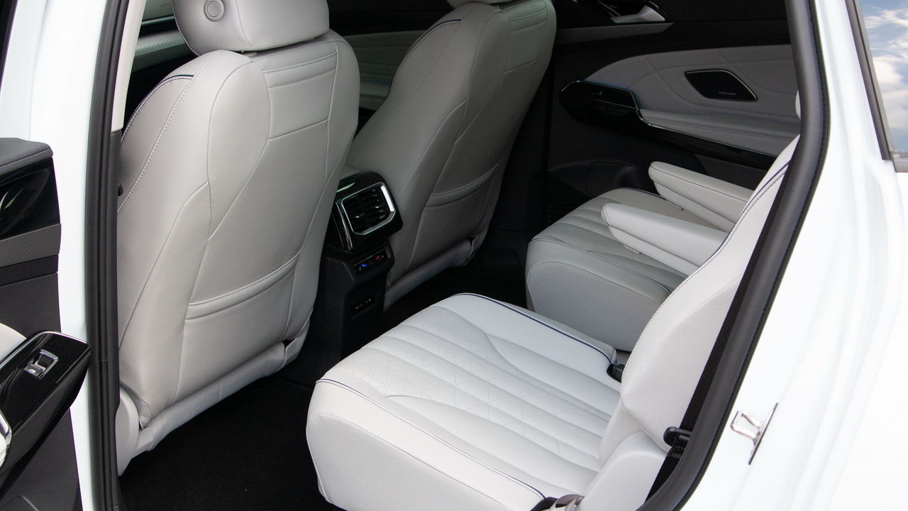 Volkswagen ID.6 X Prime white - фото салон 13