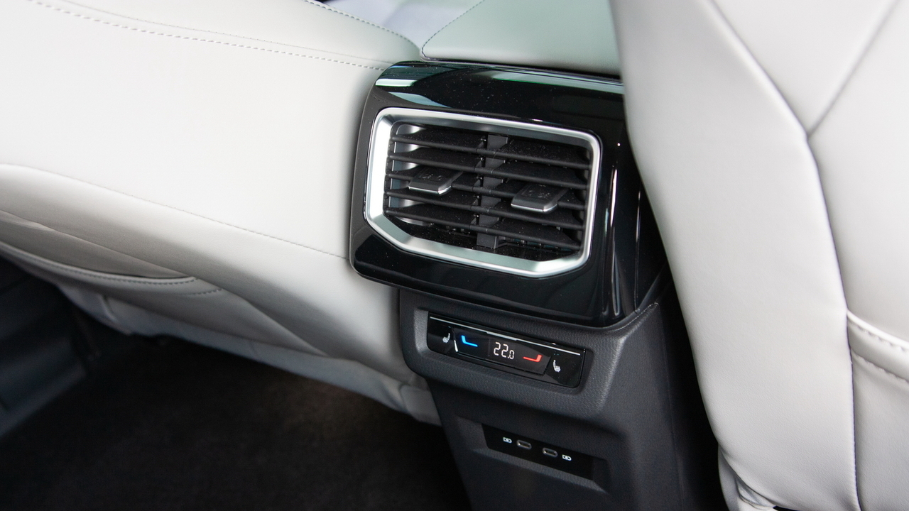 Volkswagen ID.6 X Prime white - фото салон 15