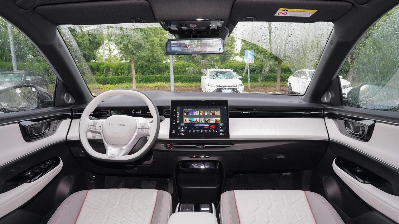 Honda e:NS2 Control gray - фото салон 3