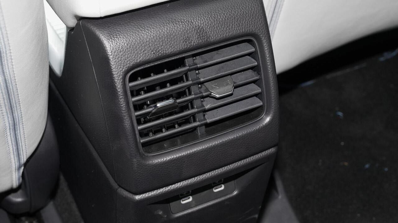 Honda e:NS2 Control gray - фото салон 12