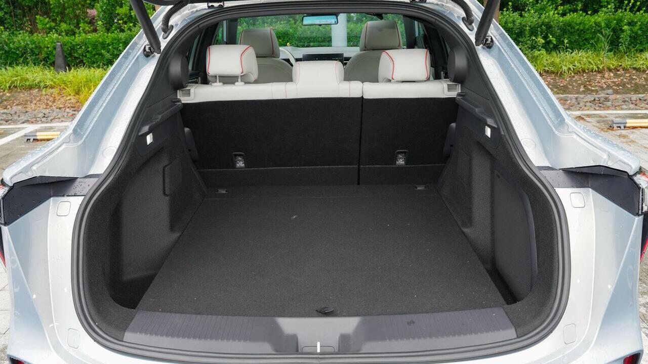 Honda e:NS2 Control gray - фото салон 13