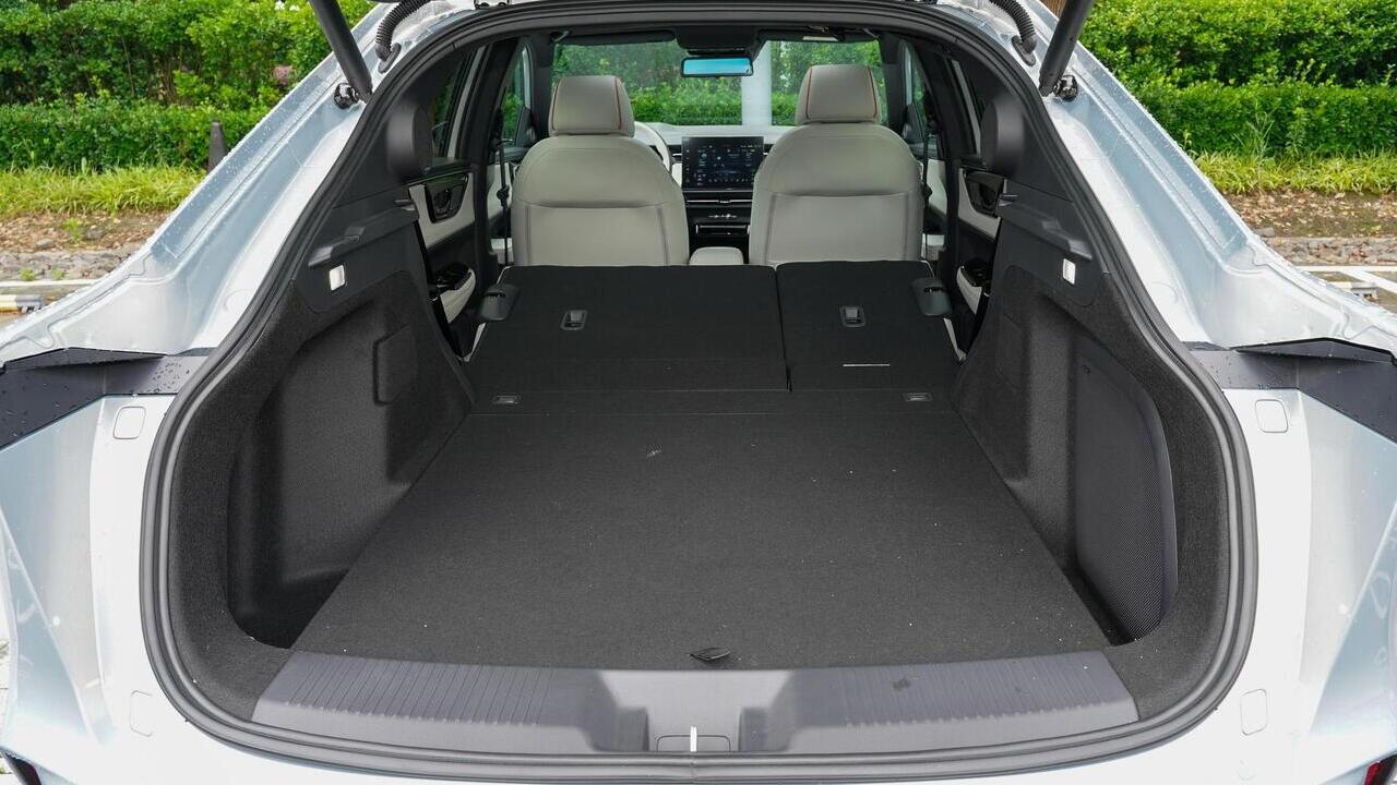 Honda e:NS2 Control gray - фото салон 14