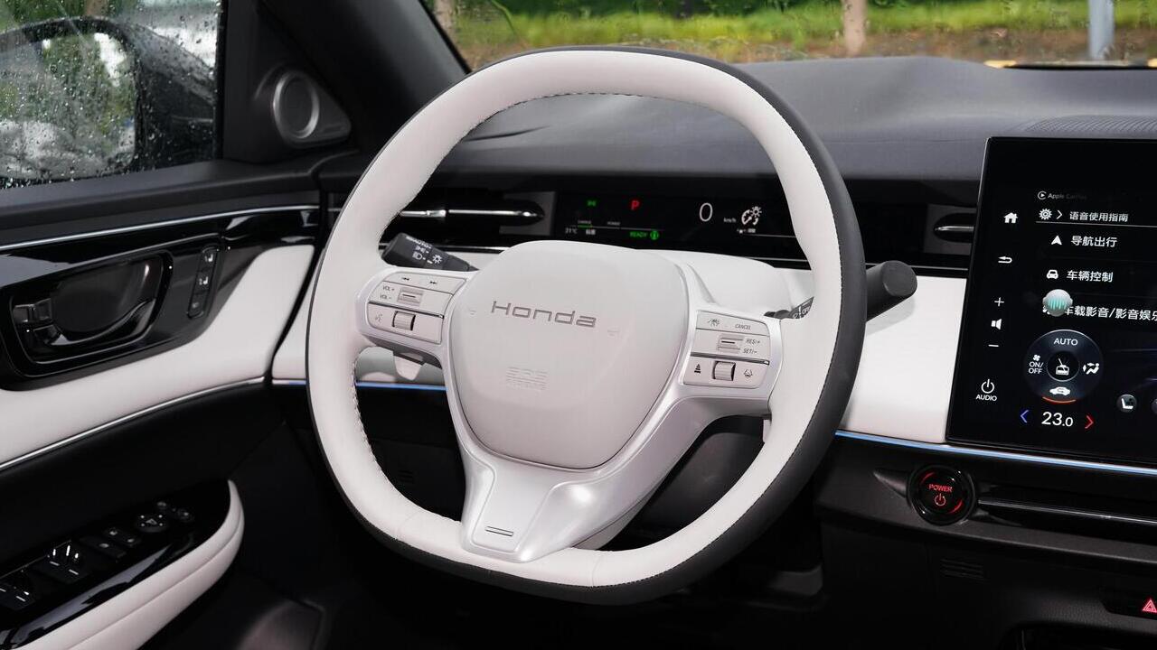 Honda e:NS2 Control gray - фото салон