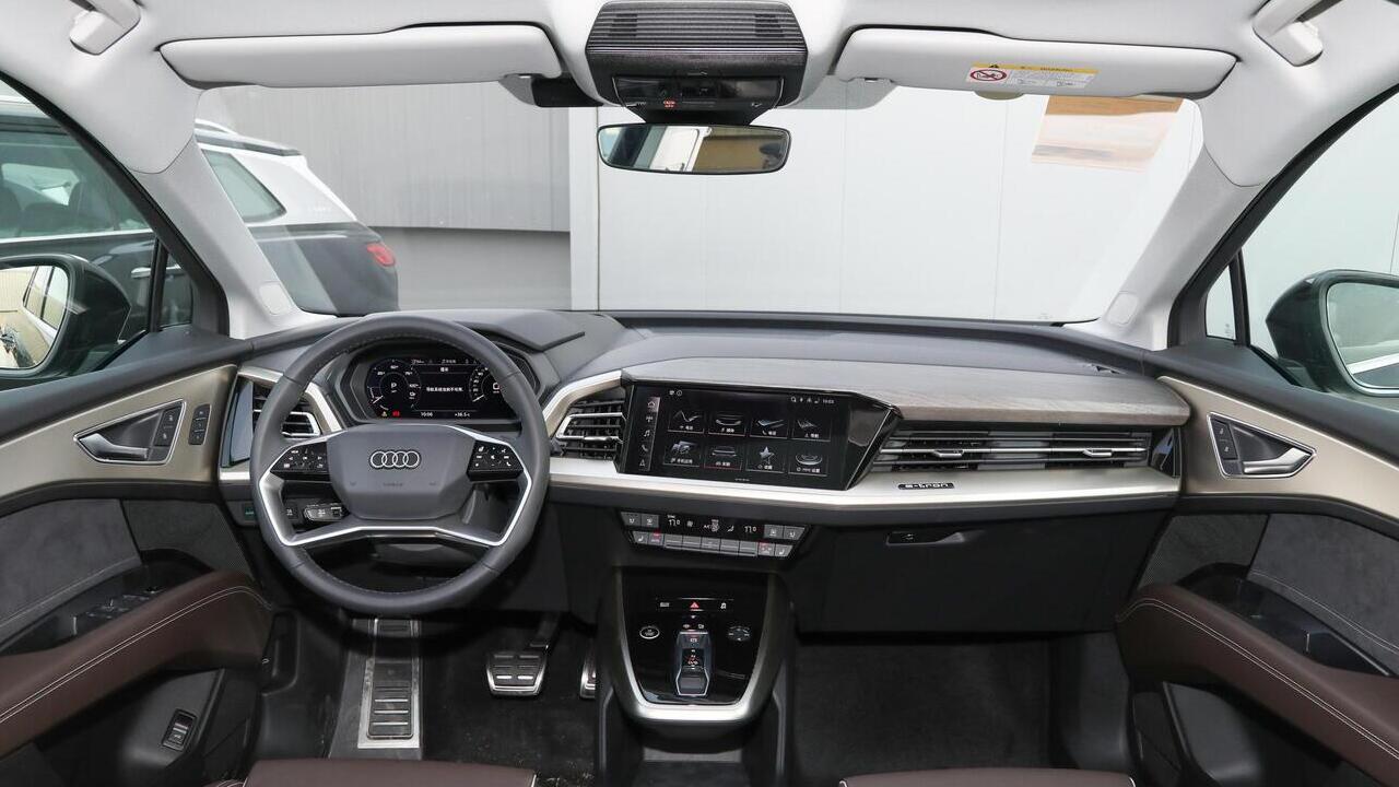 Audi Q5 e-tron 50 Quattro Brilliant black - фото салон 3