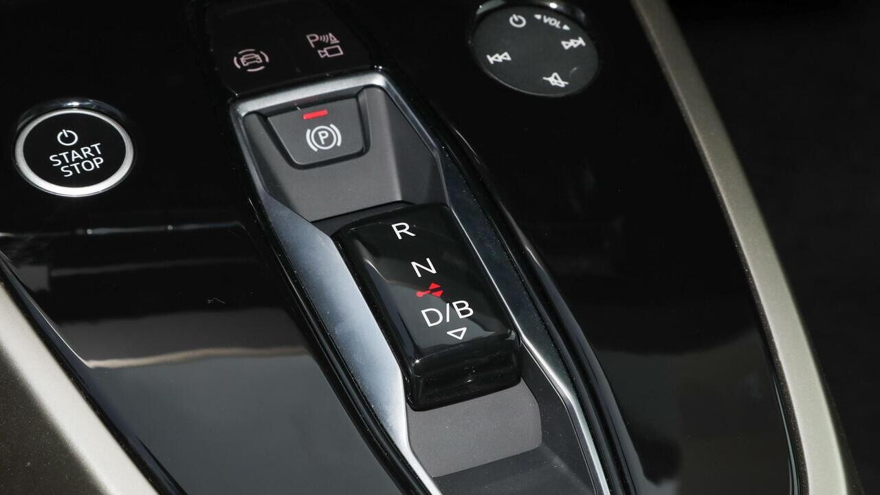 Audi Q5 e-tron 50 Quattro Brilliant black - фото салон 6