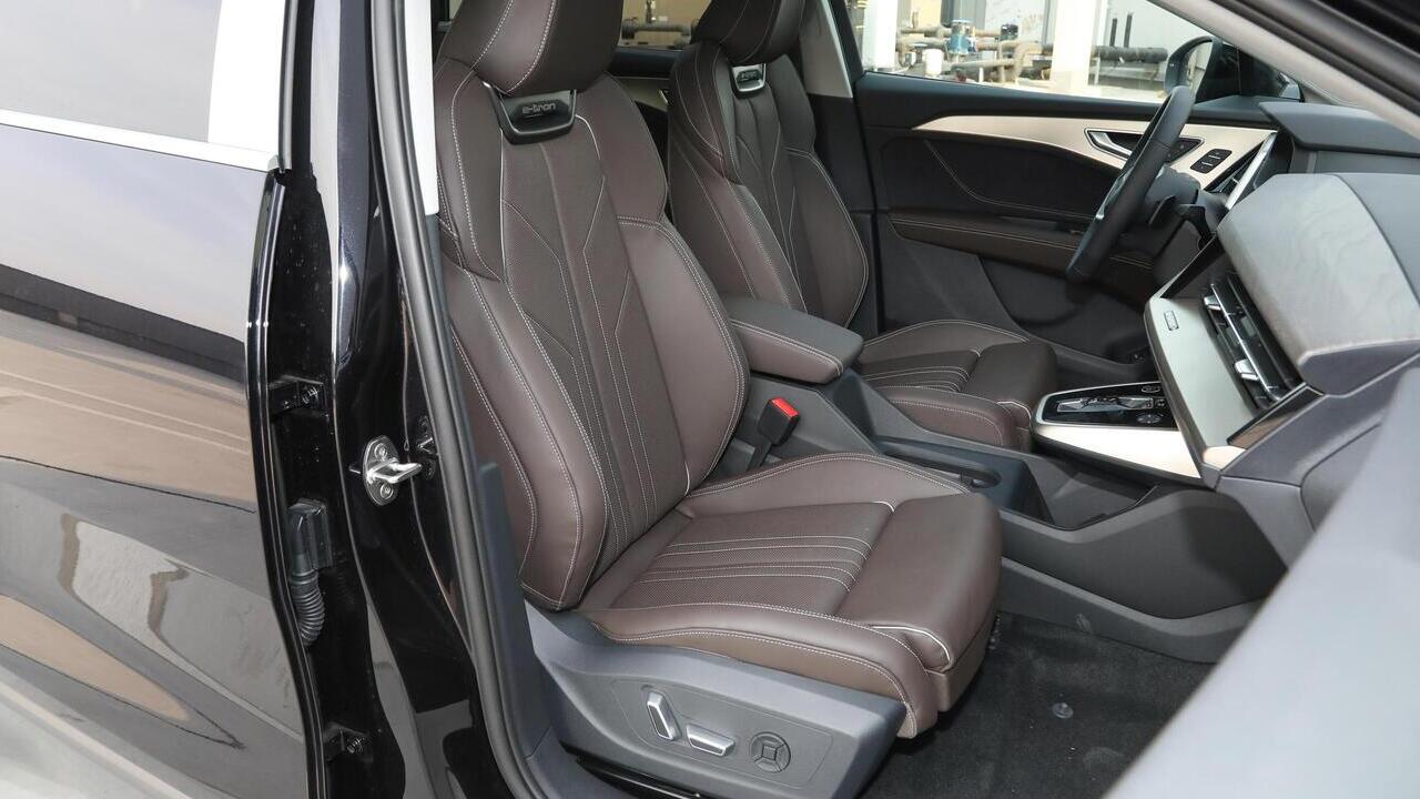 Audi Q5 e-tron 50 Quattro Brilliant black - фото салон 8