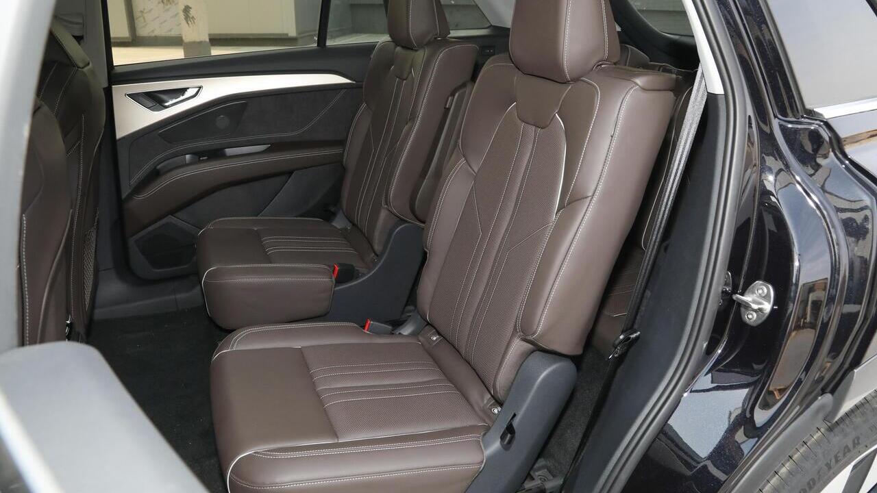 Audi Q5 e-tron 50 Quattro Brilliant black - фото салон 10
