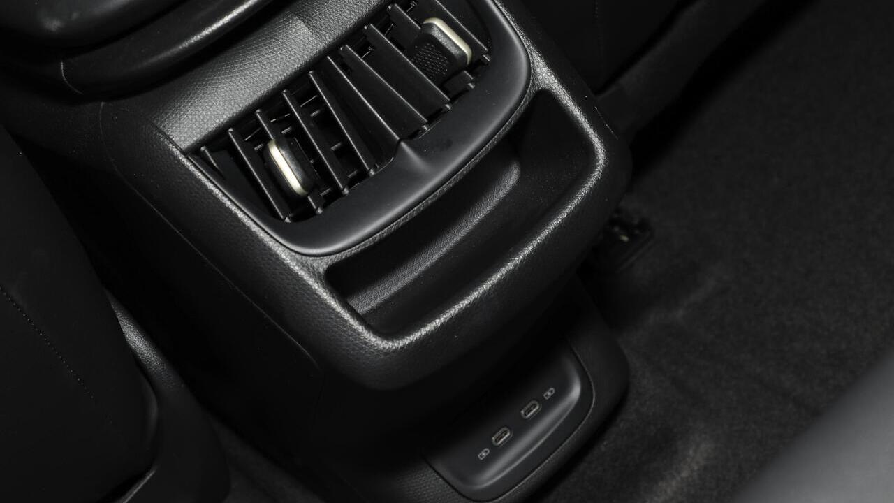 Volkswagen ID. UNYX Ultra white - фото салон 9