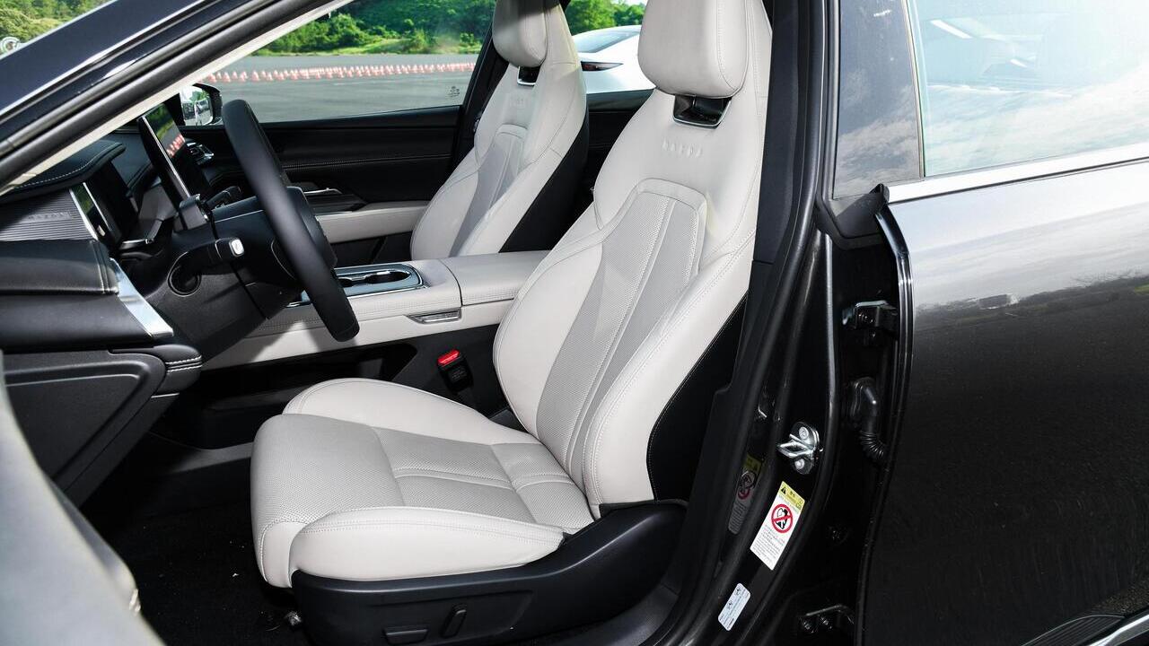 Mazda EZ-6 EV 480 Smart gray - фото салон 6