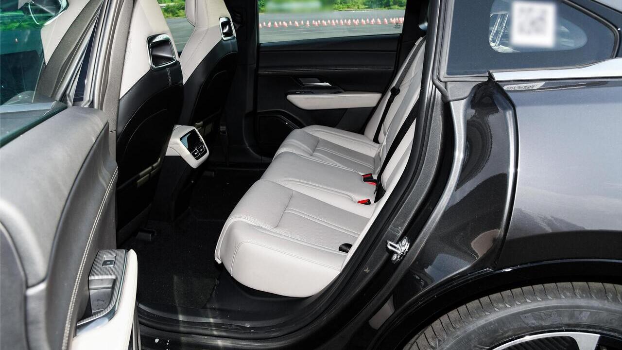 Mazda EZ-6 EV 480 Smart gray - фото салон 9
