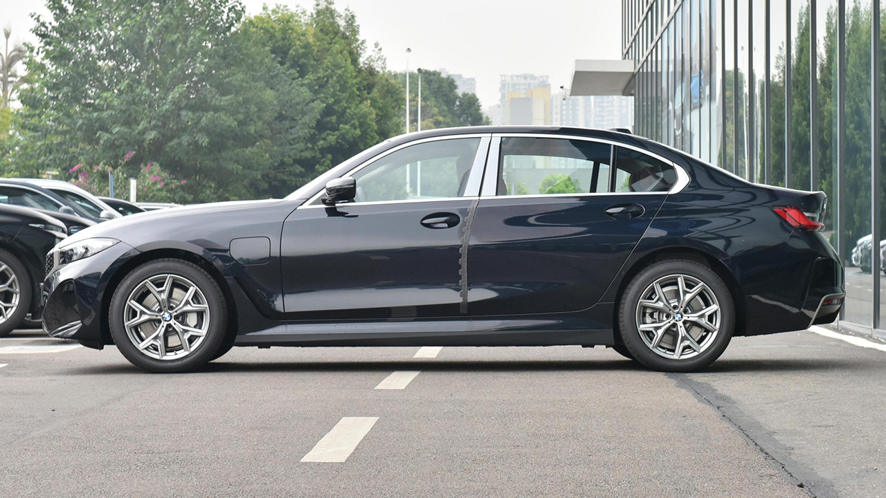 BMW i3 eDrive 35L black - фото 2