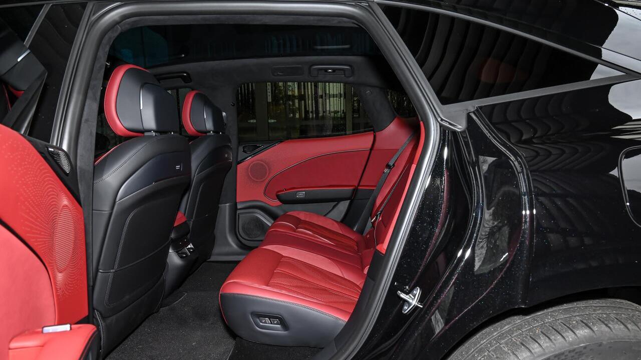 Zeekr 007 GT 4WD Smart 100 kWh black - фото салон 9